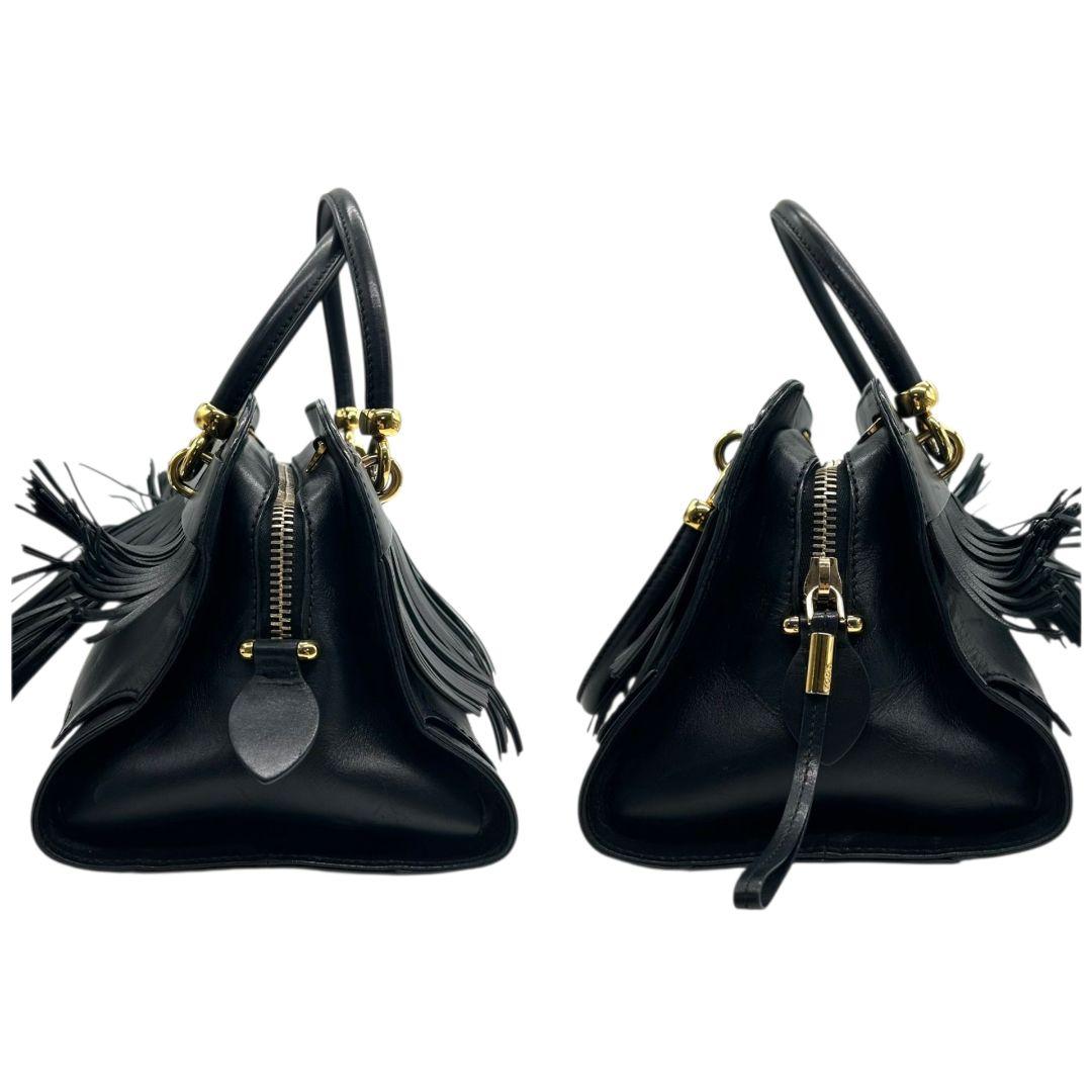 トッズ フリンジ レザー ハンドバッグ ブラック ゴールド金具 ブランドロゴ トートバッグ 自立可