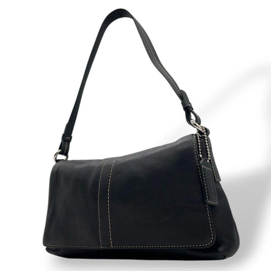 美品 コーチ ショルダーバッグ 黒 フラップ レザー 本革 s33 9722 肩掛け可 ブラック トートバッグ ロゴチャーム シルバー金具 COACH ハンドバッグ エレガント シンプル