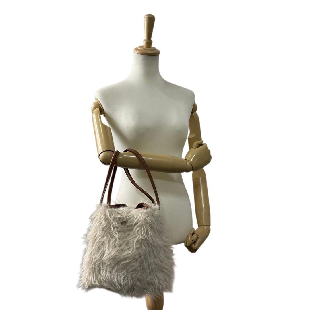 VASIC ヴァジック ハンドバッグ ホワイト 白 ブラウン 茶 ボンド ファー トートバッグ 自立可 レザー 本革 ロゴ s4 上品 高級感 レディース おしゃれ