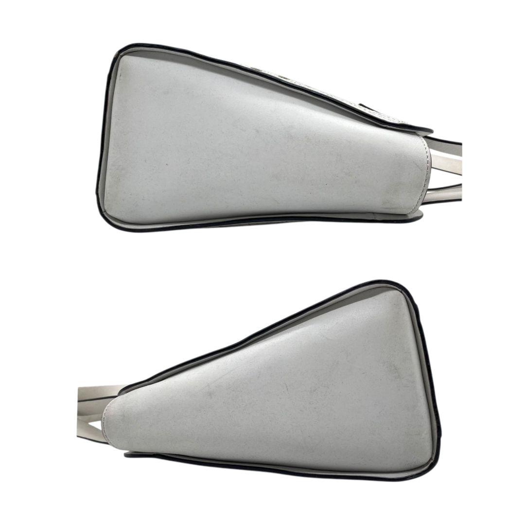 ケイトスペード　トートバッグ　白　ロゴ　パンチング　ワンショルダー　A4収納　T4　ハンドバッグ　kate spade　レザー　本革　肩掛け可　肩かけ可　ゴールド金具　ホワイト