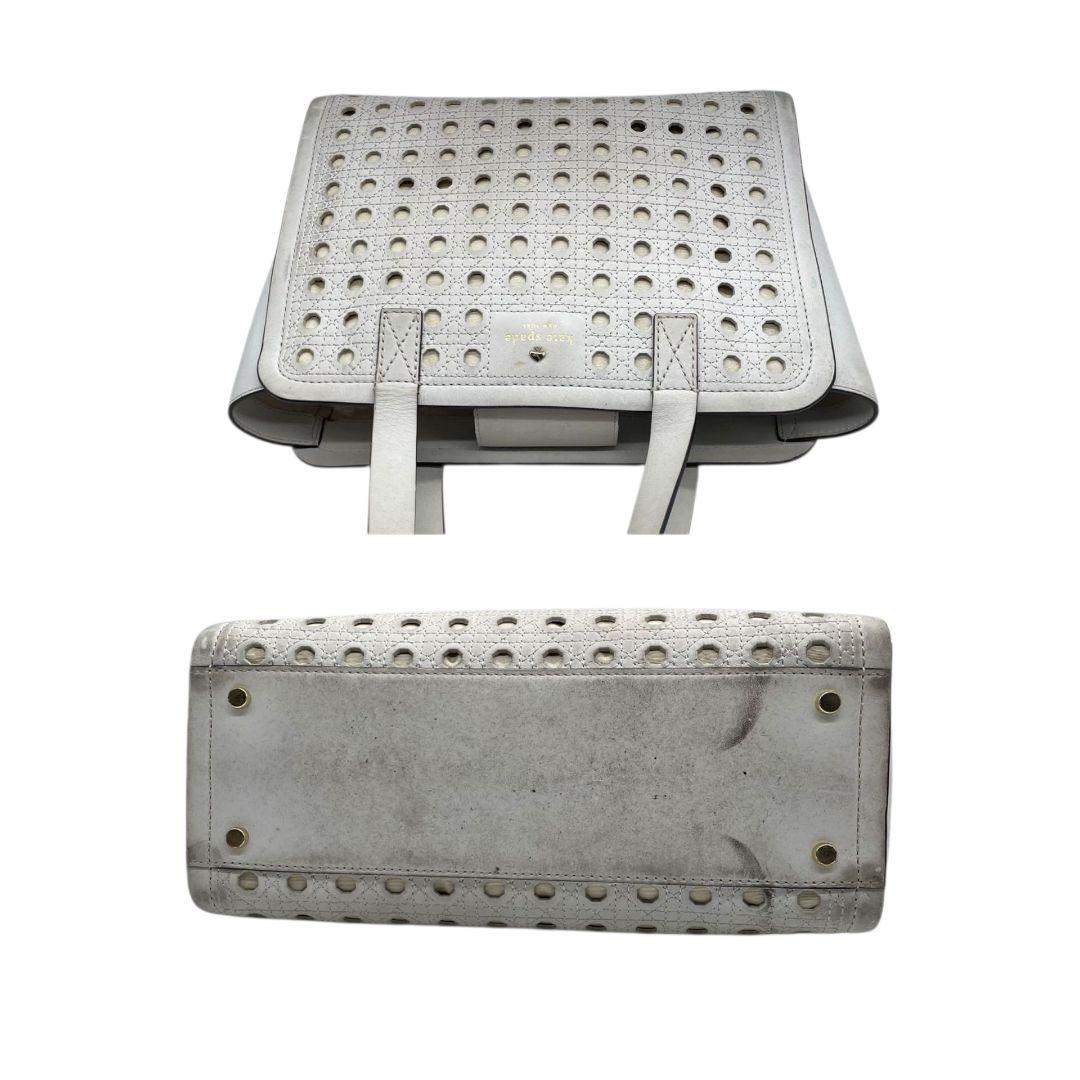 ケイトスペード　トートバッグ　白　ロゴ　パンチング　ワンショルダー　A4収納　T4　ハンドバッグ　kate spade　レザー　本革　肩掛け可　肩かけ可　ゴールド金具　ホワイト