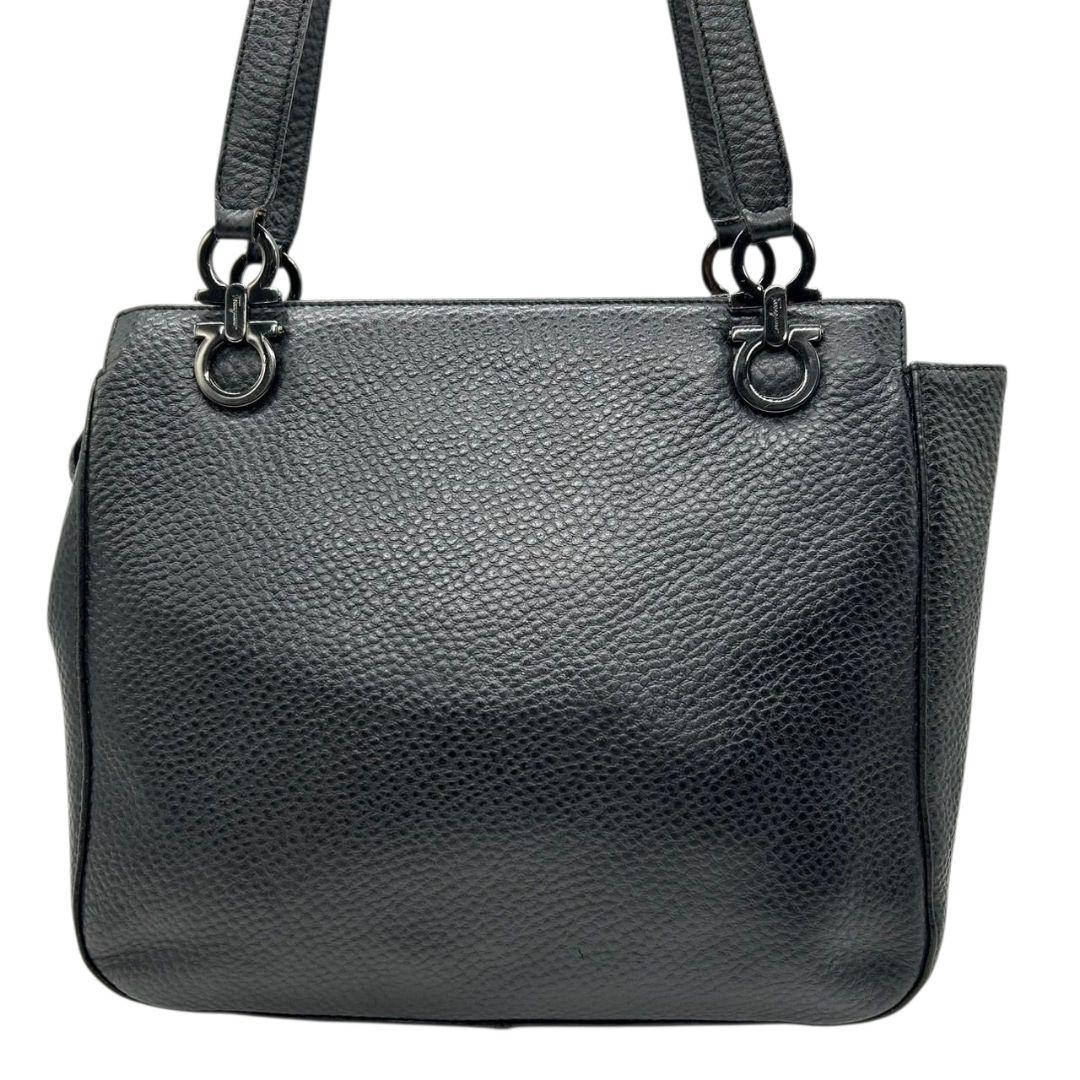 フェラガモ トートバッグ 黒 ガンチーニ ワンショルダー A4収納 レザー T 自立可 肩掛け可 ハンドバッグ ブラック シルバー金具 本革 Ferragamo BA-21/7522