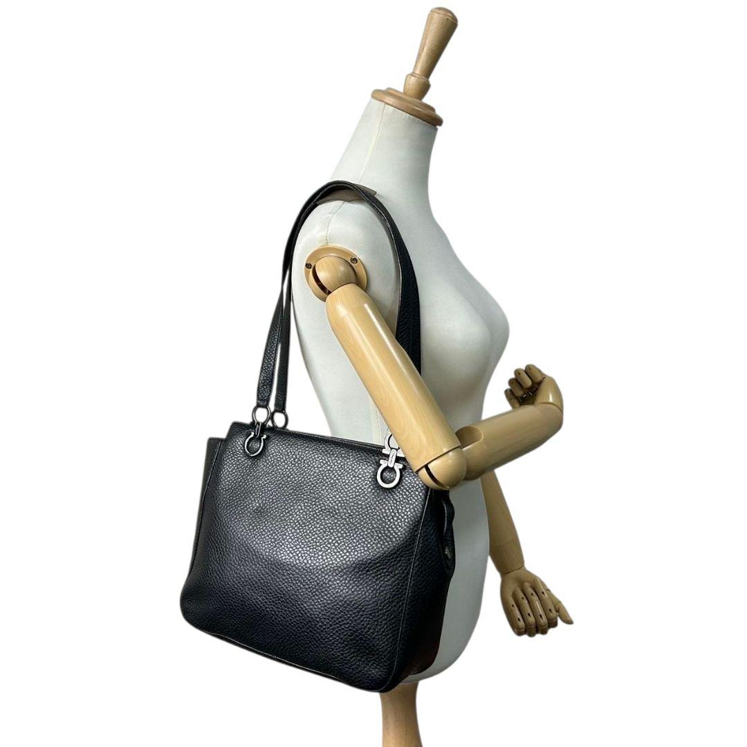 フェラガモ トートバッグ 黒 ガンチーニ ワンショルダー A4収納 レザー T 自立可 肩掛け可 ハンドバッグ ブラック シルバー金具 本革 Ferragamo BA-21/7522