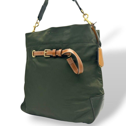 美品 トリーバーチ ショルダーバッグ 緑 ナイロン 2way A4収納可 トートバッグ ハンドバッグ 自立可 斜め掛け可 ゴールド金具 チャーム付き カーキ ブラウン レザー 本革 TORY BURCH