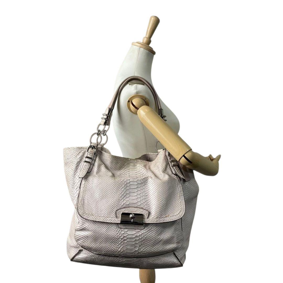 コーチ ハンドバッグ グレー 型押し ワンショルダー s80 A4収納 トートバッグ 肩掛け可 肩かけ可 レザー 本革 シルバー金具 ロゴタグ グレージュ 19387