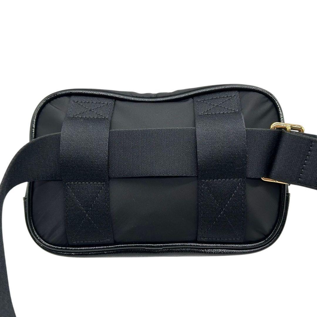 マークジェイコブス　ショルダーバッグ　黒　ナイロン　ロゴプレート　金　s40　ザ　バイカー　ベルトバッグ　ブラック　斜め掛け可　ゴールド金具　MARC JACOBS　オシャレ　本物保証　鑑定済　スピード発送