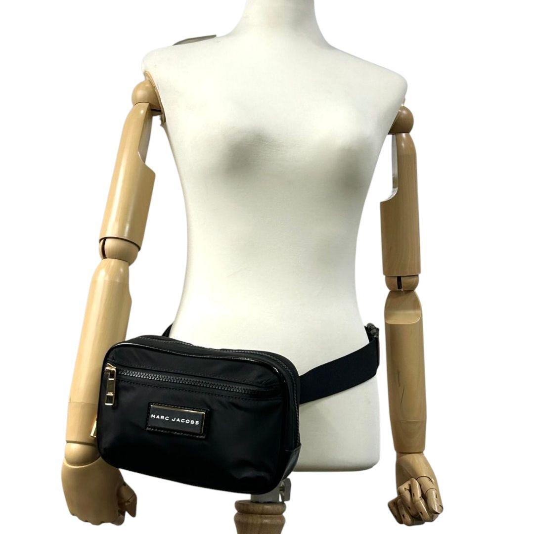 マークジェイコブス　ショルダーバッグ　黒　ナイロン　ロゴプレート　金　s40　ザ　バイカー　ベルトバッグ　ブラック　斜め掛け可　ゴールド金具　MARC JACOBS　オシャレ　本物保証　鑑定済　スピード発送