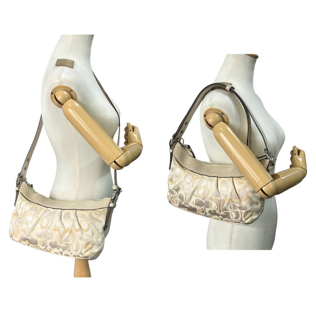 コーチ ショルダーバッグ 白 ホワイト シグネチャー 2way 斜め掛け可 ナイロン ハンドバッグ トートバッグ 肩掛け可 ワンショルダー シルバー金具 ロゴタグ s22 COACH F14488