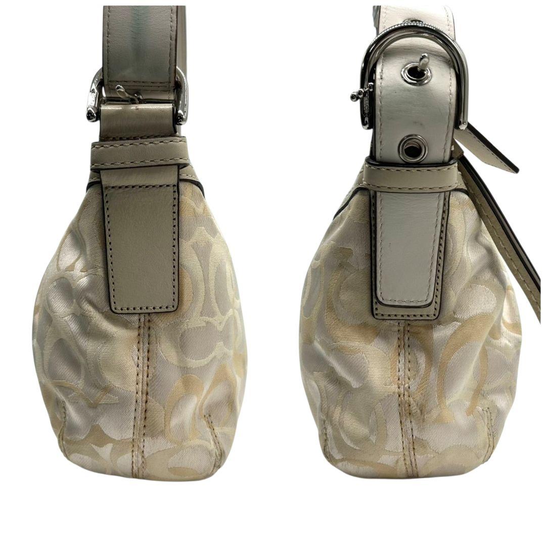 コーチ ショルダーバッグ 白 ホワイト シグネチャー 2way 斜め掛け可 ナイロン ハンドバッグ トートバッグ 肩掛け可 ワンショルダー シルバー金具 ロゴタグ s22 COACH F14488