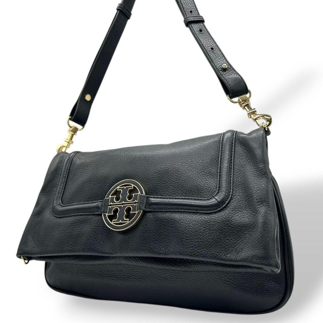 美品 トリーバーチ ショルダーバッグ 黒 デカロゴ フラップ s10 本革 A4収納 斜め掛け可 ブラック ゴールド金具 Tory Burch 上品 高級感