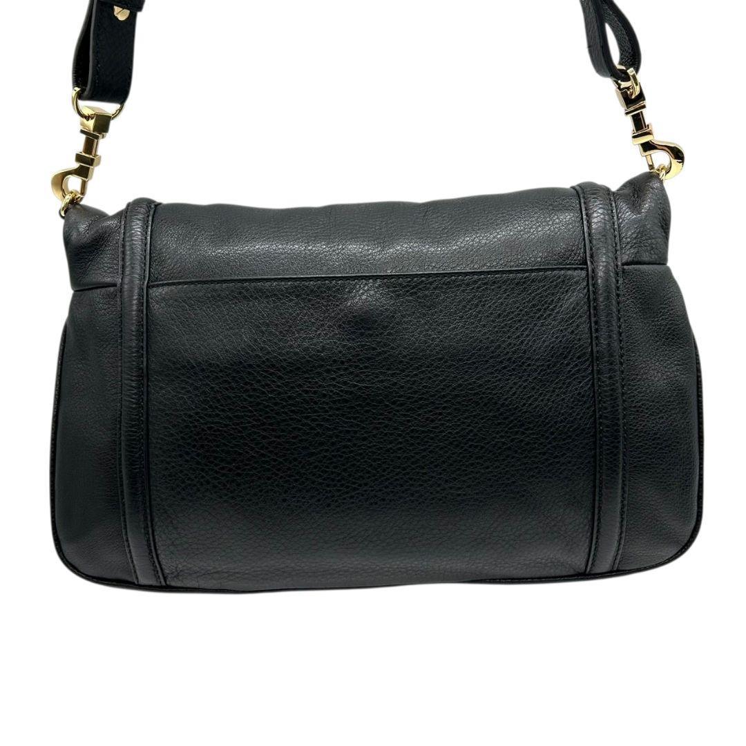 美品 トリーバーチ ショルダーバッグ 黒 デカロゴ フラップ s10 本革 A4収納 斜め掛け可 ブラック ゴールド金具 Tory Burch 上品 高級感