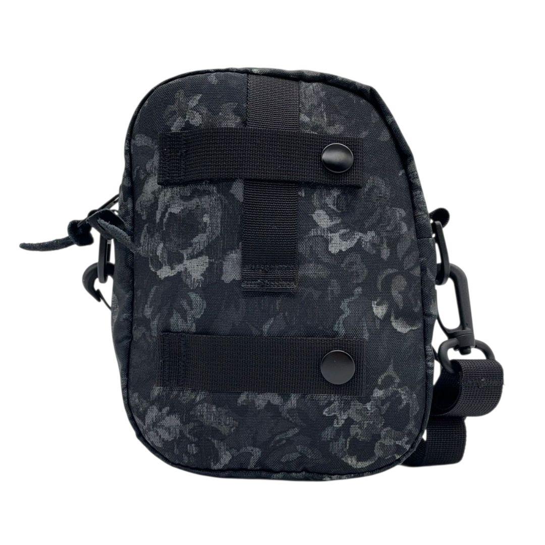 グレゴリー GREGORY ショルダーバッグ ポーチ ブラック 黒 総柄 ロゴタグ キャンバス 斜め掛け可 クロスボディ コンパクト 軽量 u5