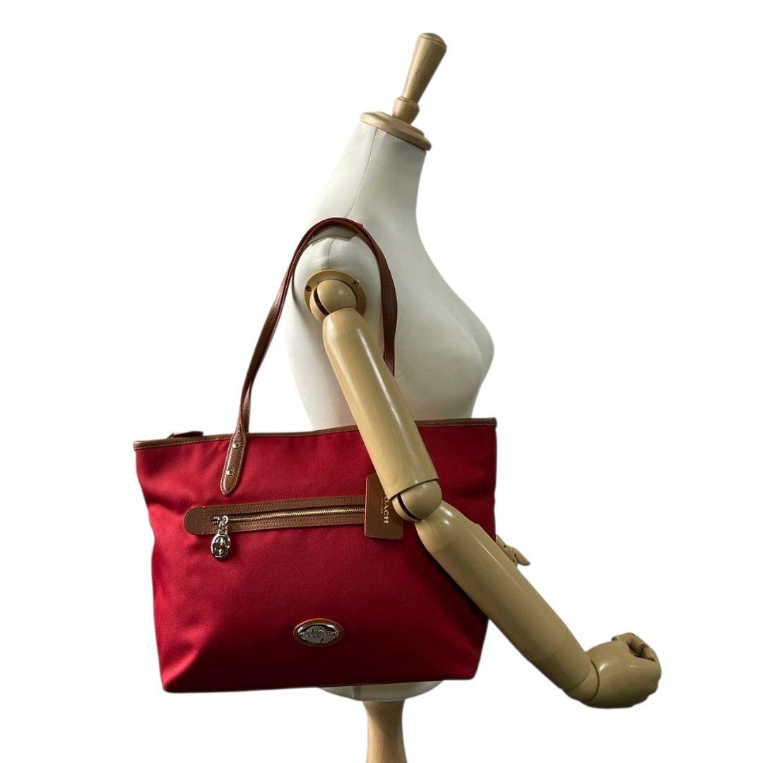 美品 コーチ トートバッグ 赤 A4収納 ワンショルダー キャンバス u16 ハンドバッグ 肩掛け可 肩かけ可 レッド レザー ゴールド金具 ロゴプレート ロゴタグ チャーム付き COACH F37237