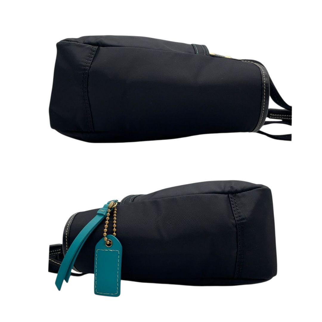 コーチ トートバッグ 黒 ナイロン ワンショルダー A4収納 u13 ハンドバッグ ロゴプレート レザー 本革 ブラック 自立可 肩掛け可 肩かけ可 ゴールド金具 チャーム付き COACH F10695