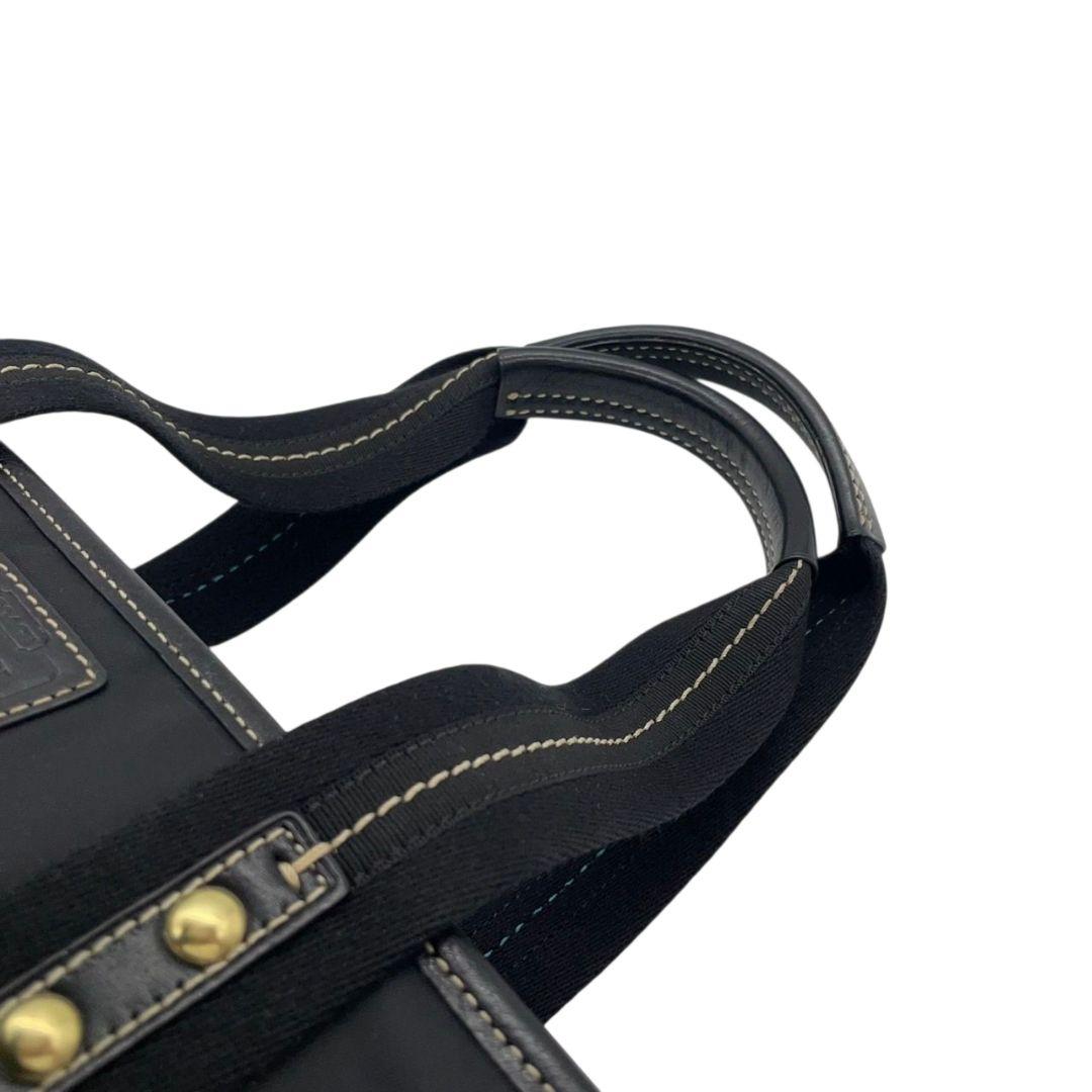 コーチ トートバッグ 黒 ナイロン ワンショルダー A4収納 u13 ハンドバッグ ロゴプレート レザー 本革 ブラック 自立可 肩掛け可 肩かけ可 ゴールド金具 チャーム付き COACH F10695