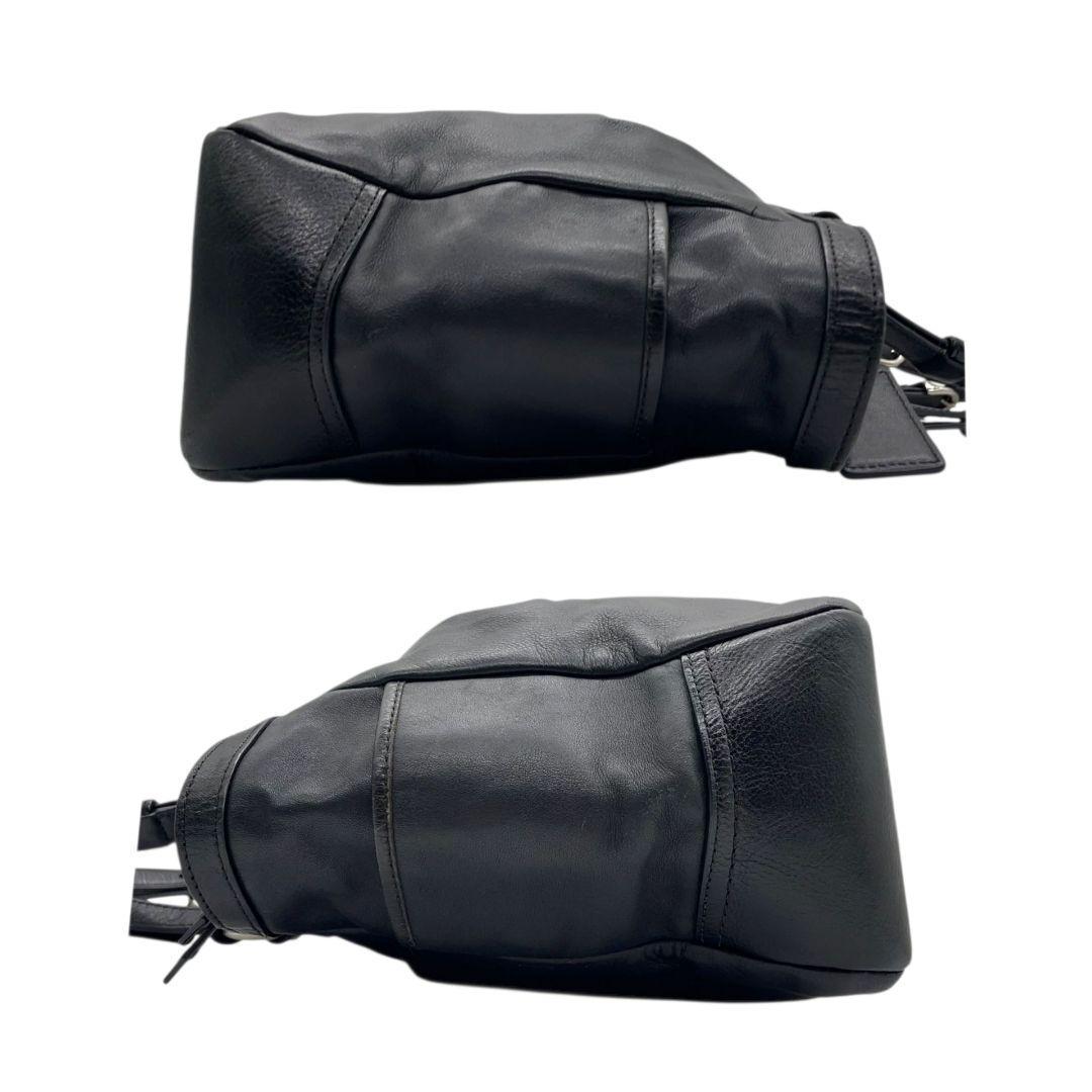 コーチ トートバッグ 黒 ロゴプレート ワンショル レザー s23 ハンドバッグ 肩掛け可 肩かけ可 自立可 ブラック シルバー金具 ロゴタグ チャーム付き F17721 COACH