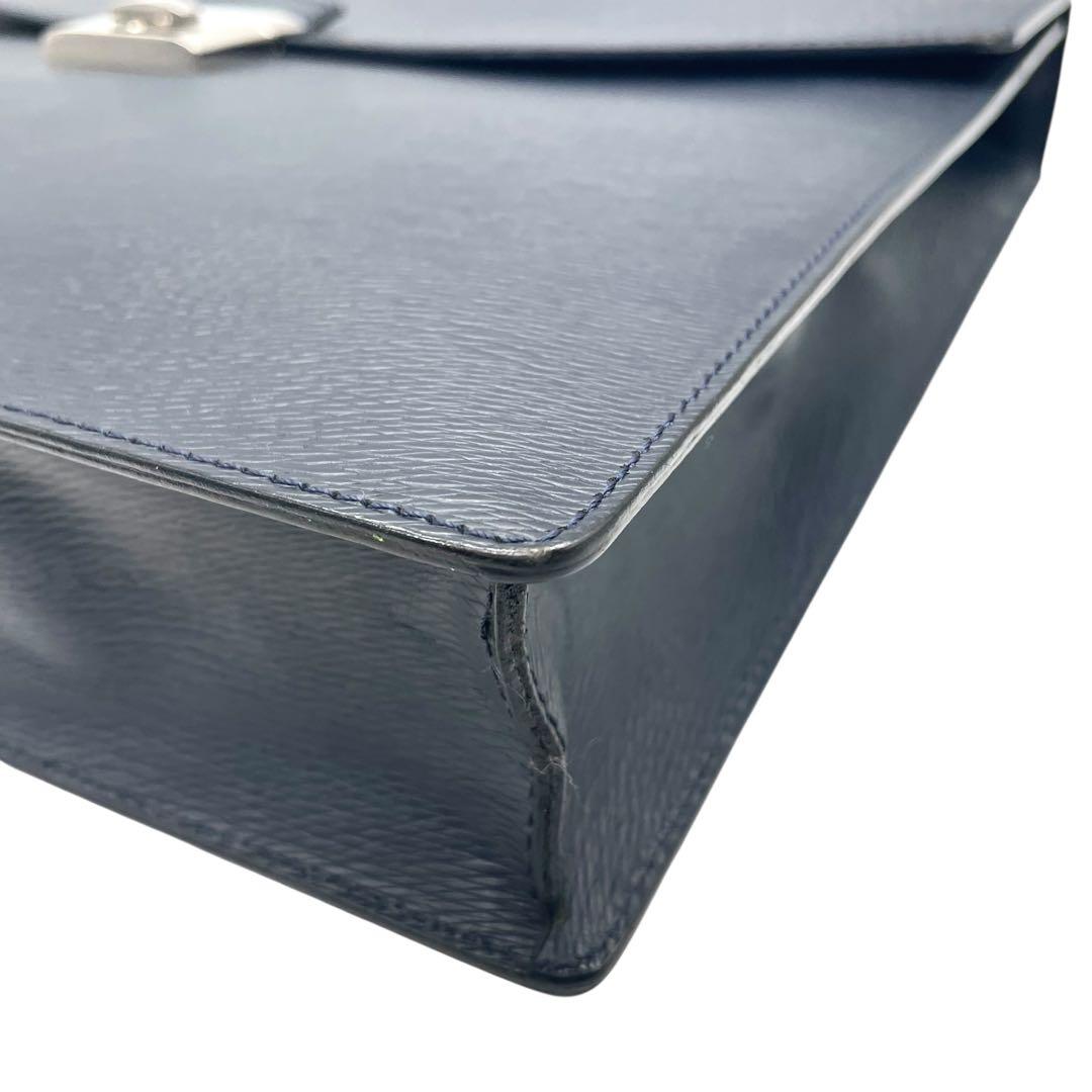 デュポン ビジネスバッグ ネイビー レザー ブリーフケース フラップ シルバー金具 ロゴ刻印 A4収納可 大容量 通勤 出張 自立型 ハンドバッグ メンズ