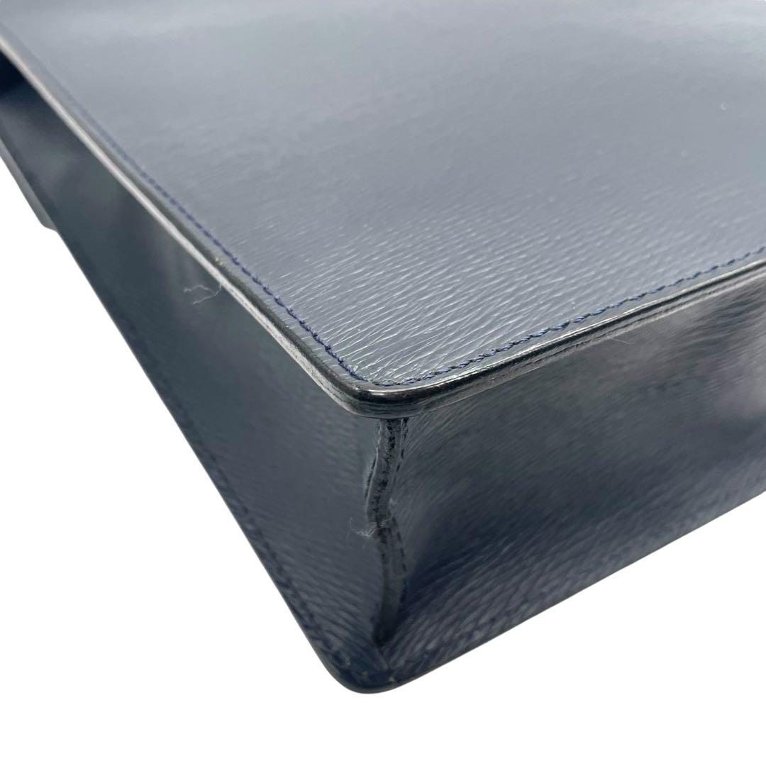 デュポン ビジネスバッグ ネイビー レザー ブリーフケース フラップ シルバー金具 ロゴ刻印 A4収納可 大容量 通勤 出張 自立型 ハンドバッグ メンズ