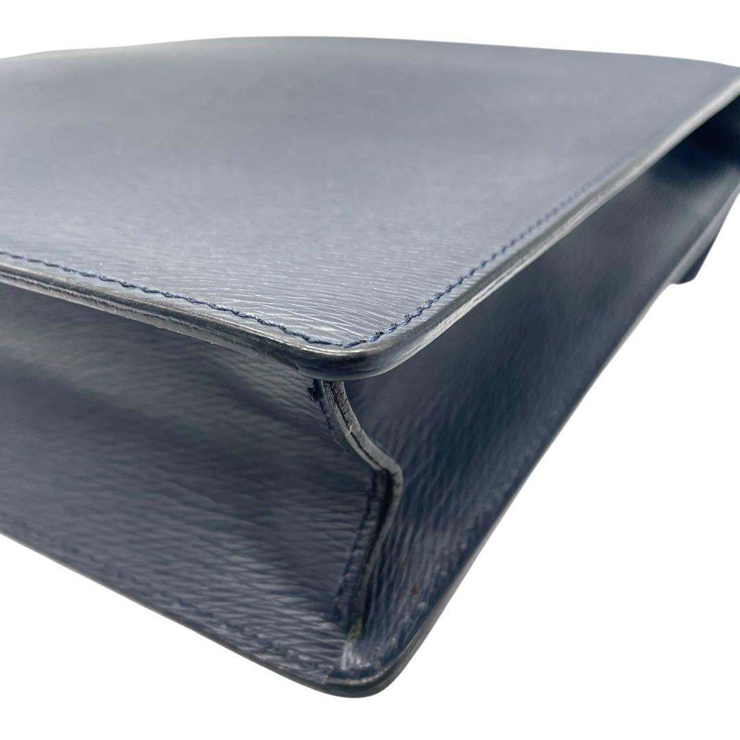 デュポン ビジネスバッグ ネイビー レザー ブリーフケース フラップ シルバー金具 ロゴ刻印 A4収納可 大容量 通勤 出張 自立型 ハンドバッグ メンズ