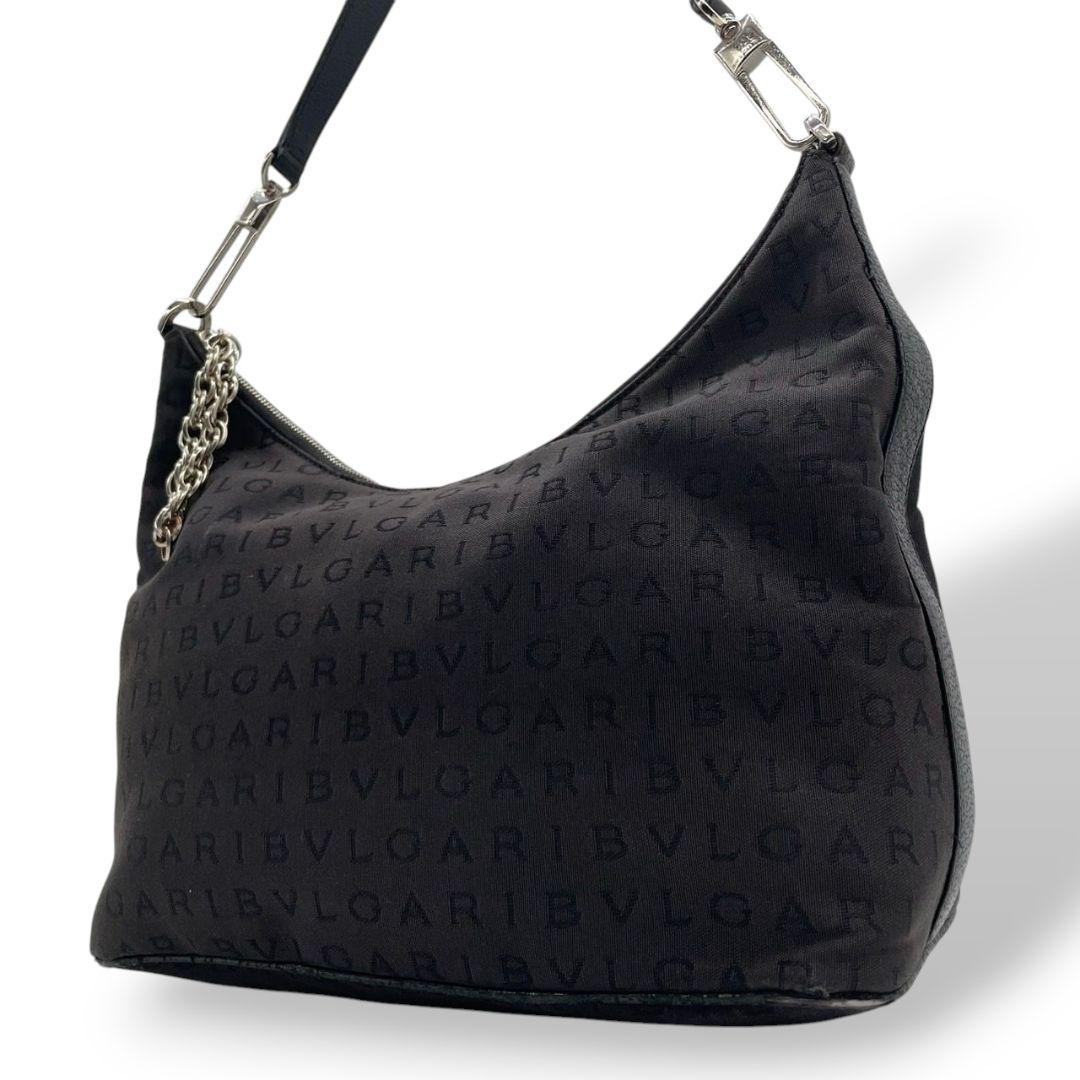 美品 ブルガリ ショルダーバッグ 黒 ブラック ロゴマニア キャンバス チェーン ワンショル 自立可 シルバー金具 本物保証 鑑定済 オシャレ BVLGARI s9