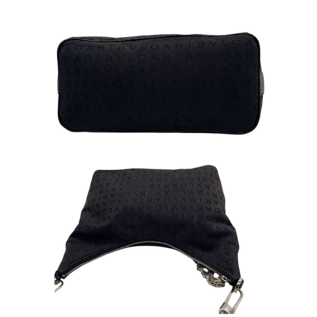 美品 ブルガリ ショルダーバッグ 黒 ブラック ロゴマニア キャンバス チェーン ワンショル 自立可 シルバー金具 本物保証 鑑定済 オシャレ BVLGARI s9