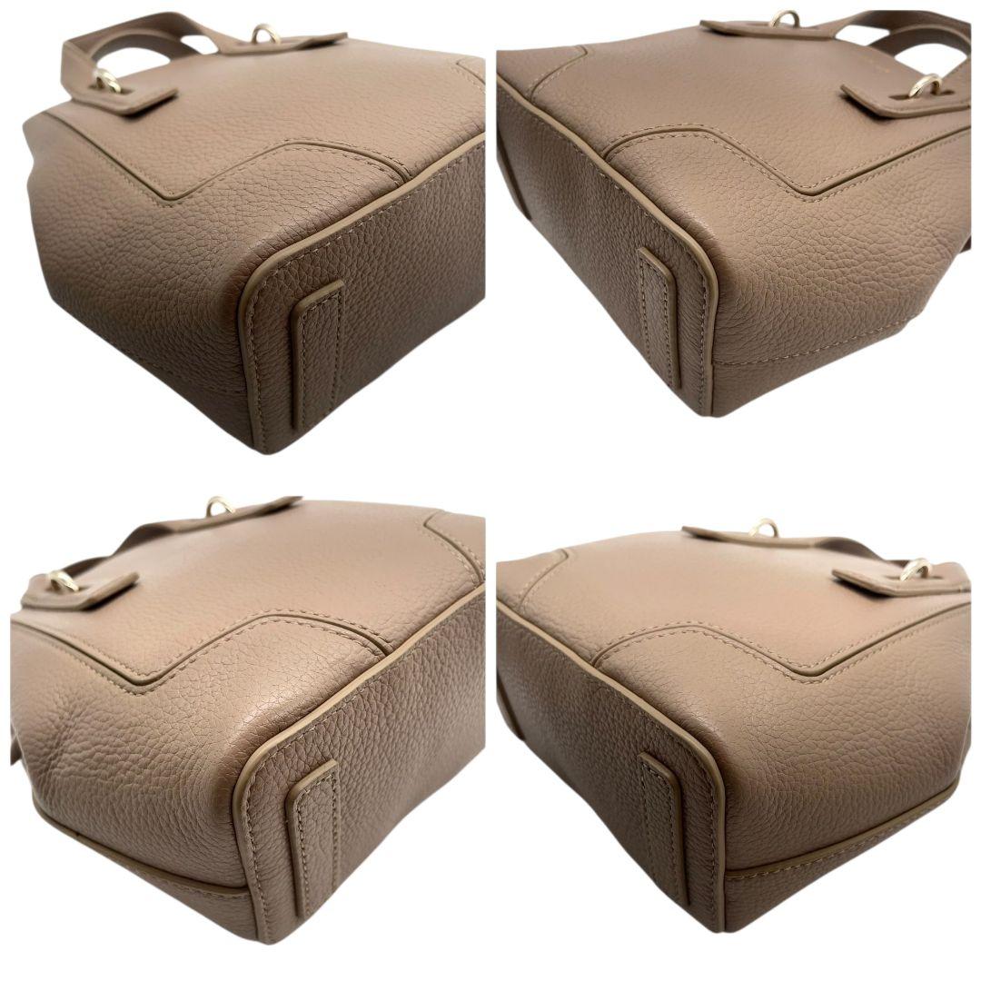 フルラ 2way レザー ハンドバッグ グレージュ ショルダーバッグ トートバッグ 斜め掛け可 ゴールド金具 ロゴプレート 本革