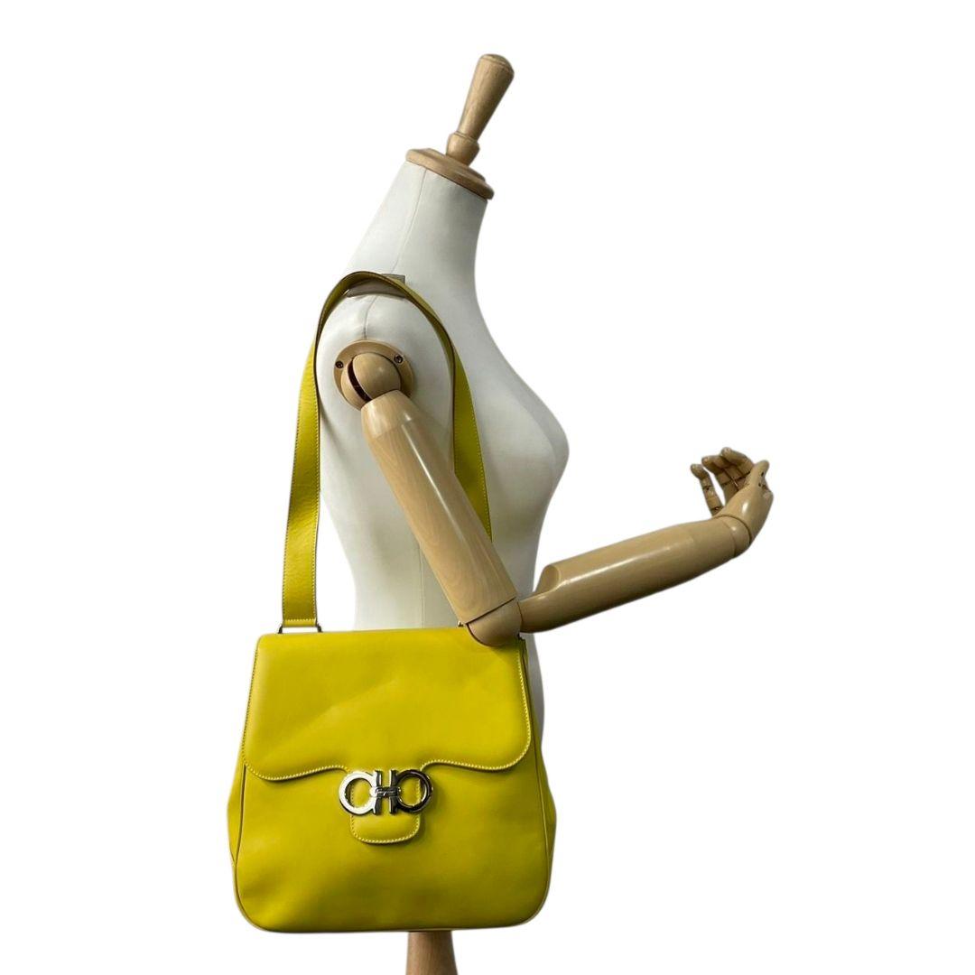 Salvatore Ferragamo フェラガモ ハンドバッグ イエロー 黄 ガンチーニ フラップ ワンショルダー トートバッグ レザー 本革 肩掛け可 シルバー金具 BL-217155 M 上品 高級感