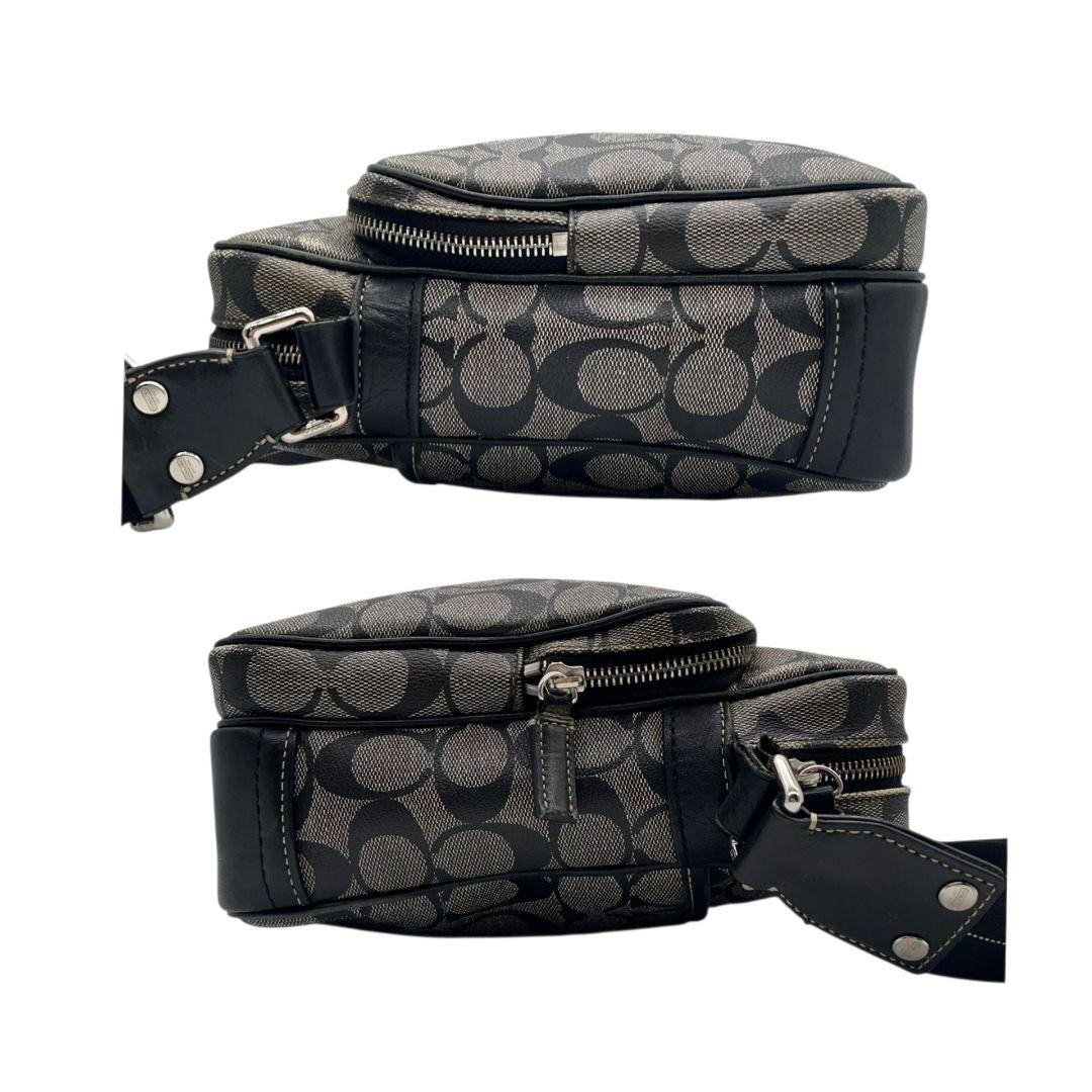 コーチ　ショルダーバッグ　グレー　シグネチャー　ストライプ　斜め掛け可　s14　PVC　レザー　本革　ブラック　シルバー金具　ロゴプレート　COACH　F70078