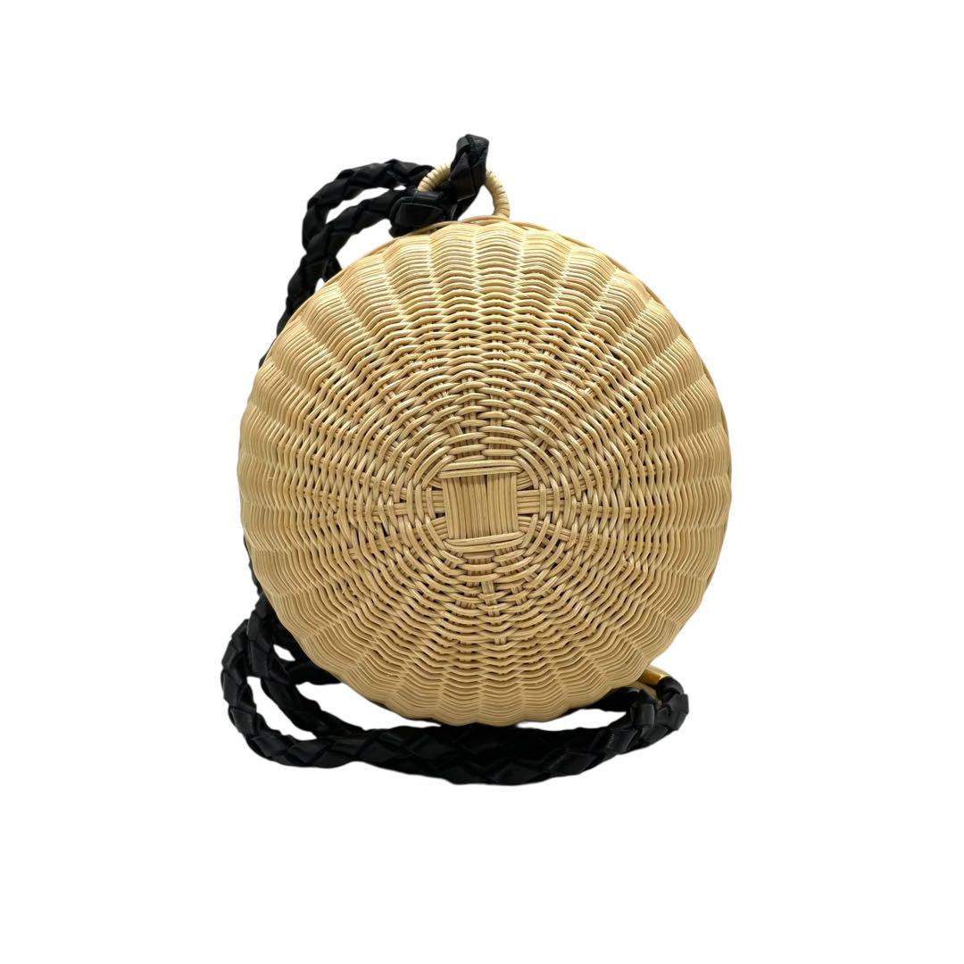 美品 マニマリス フルムーンバスケット かごバッグ 丸型 ショルダーバッグ クロスボディー 牛革ベルト付き コンパクト ベージュ ブラック ゴールド金具 MANIMARIS レディース