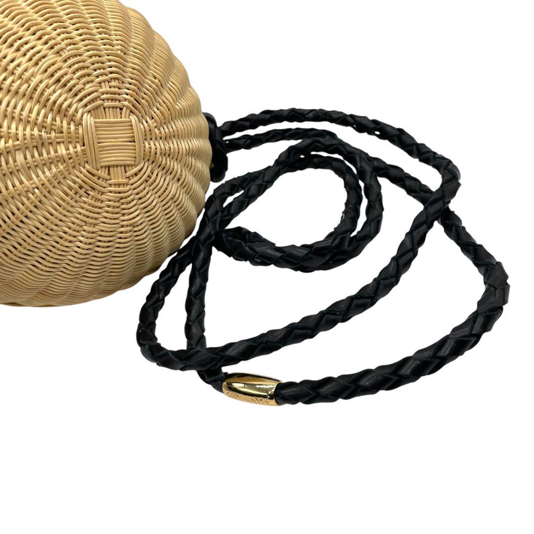 美品 マニマリス フルムーンバスケット かごバッグ 丸型 ショルダーバッグ クロスボディー 牛革ベルト付き コンパクト ベージュ ブラック ゴールド金具 MANIMARIS レディース