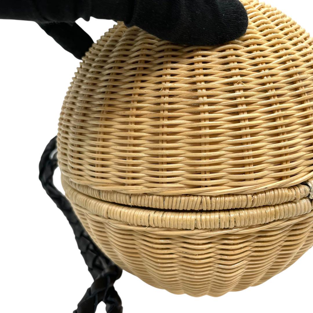 美品 マニマリス フルムーンバスケット かごバッグ 丸型 ショルダーバッグ クロスボディー 牛革ベルト付き コンパクト ベージュ ブラック ゴールド金具 MANIMARIS レディース