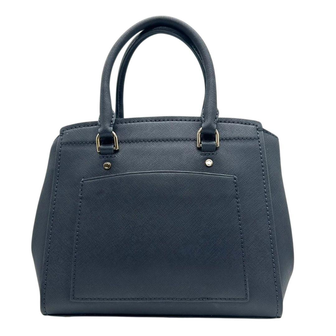 美品　マイケルコース　ハンドバッグ　紺　ロゴ　2way　斜め掛け可　s77　トートバッグ　ショルダーバッグ　自立可　サフィアーノ　PVC　レザー　ゴールド金具　ロゴプレート　チャーム付き　ネイビー　MICHAEL KORS