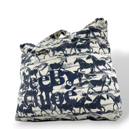 シーバイクロエ　トートバッグ　白　ホース柄　A4収納　デカロゴ　キャンバス　u5　ハンドバッグ　ホワイト　ネイビー　ゴールド金具　ロゴプレート　ロゴタグ　SeeByChloe　オシャレ　本物保証　鑑定済　スピード発送