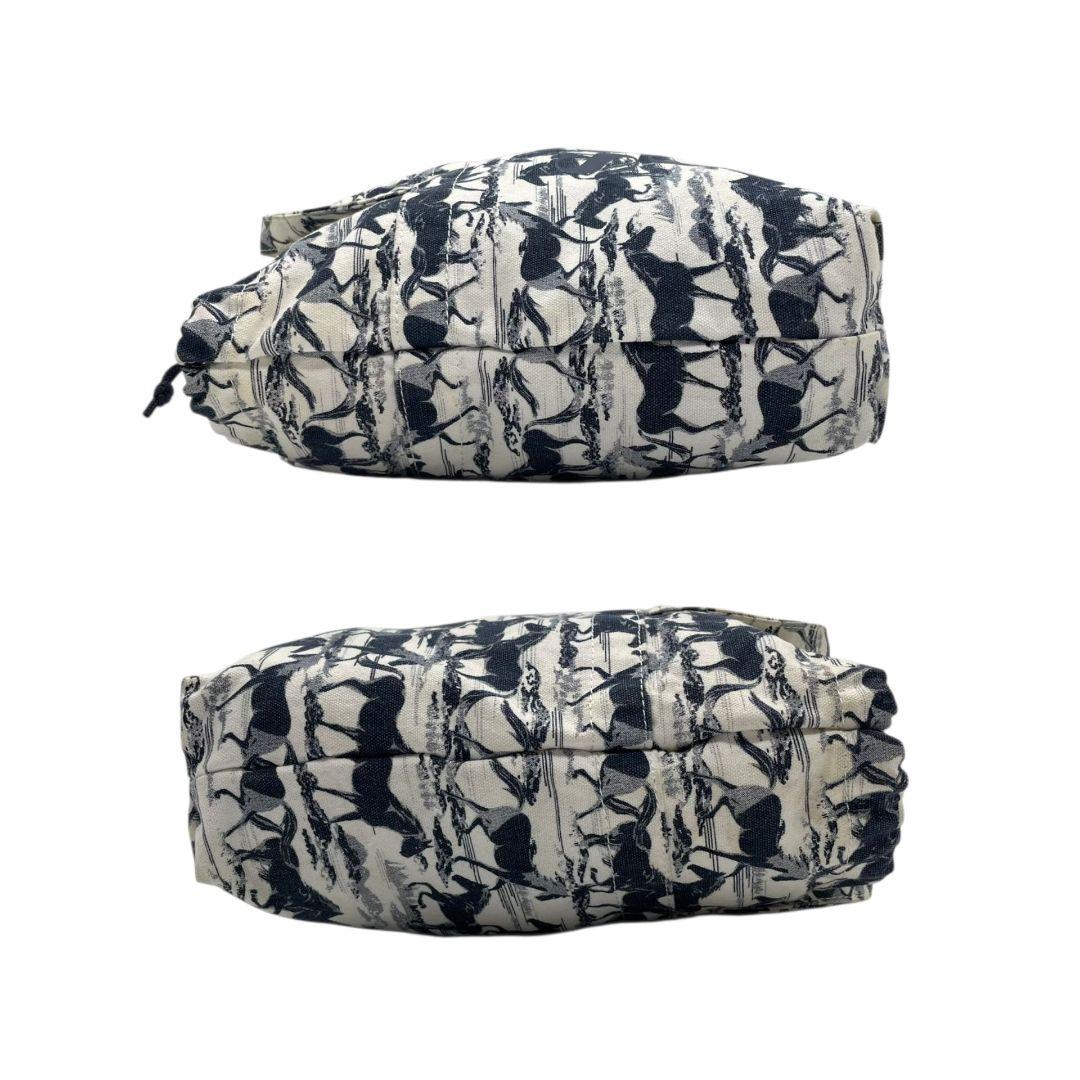 シーバイクロエ　トートバッグ　白　ホース柄　A4収納　デカロゴ　キャンバス　u5　ハンドバッグ　ホワイト　ネイビー　ゴールド金具　ロゴプレート　ロゴタグ　SeeByChloe　オシャレ　本物保証　鑑定済　スピード発送