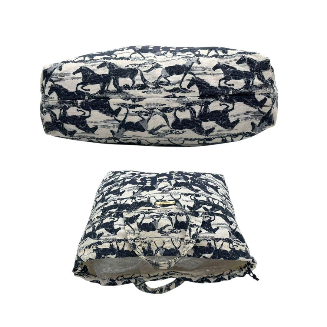 シーバイクロエ　トートバッグ　白　ホース柄　A4収納　デカロゴ　キャンバス　u5　ハンドバッグ　ホワイト　ネイビー　ゴールド金具　ロゴプレート　ロゴタグ　SeeByChloe　オシャレ　本物保証　鑑定済　スピード発送