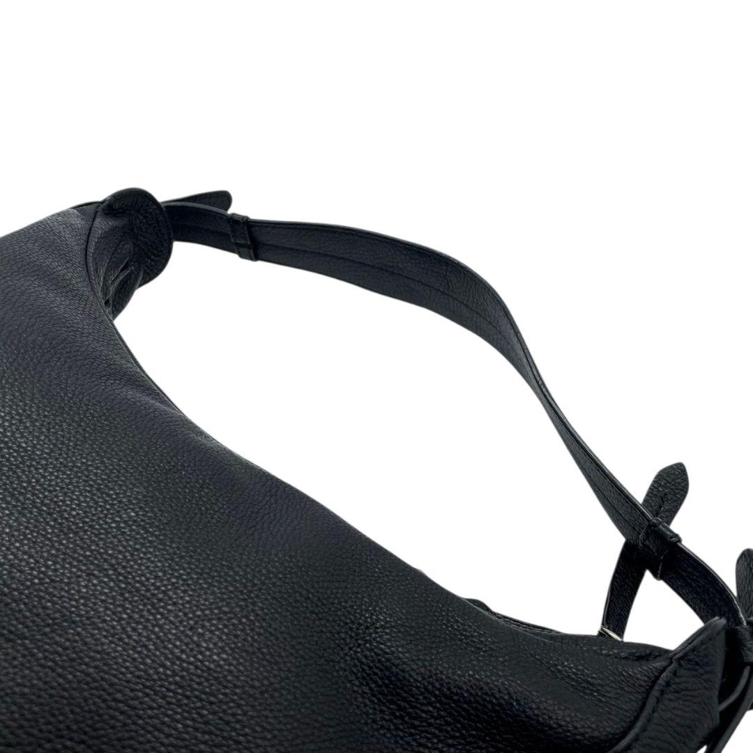 フルラ ハンドバッグ 黒 ホーボー ワンショルダー レザー 本革 トートバッグ 肩掛け可 肩かけ可 シルバー金具 ロゴプレート チャーム付き FURLA u11 ブラック 上品 高級感