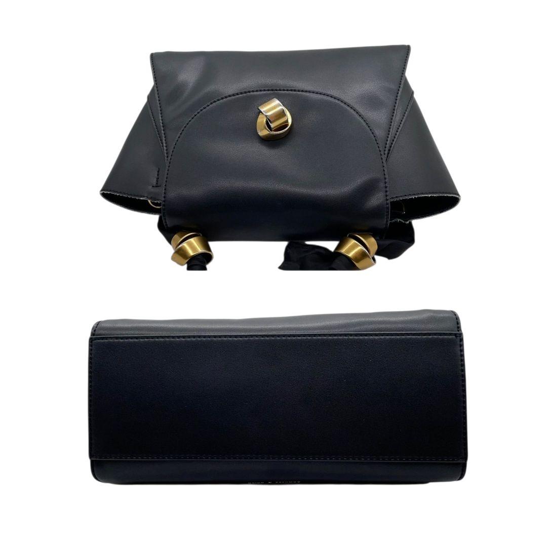 美品 チャールズアンドキース ハンドバッグ 黒 フラップ 2way 斜め掛け可 T4 ショルダーバッグ トートバッグ CHARLES & KEITH レザー 本革 ロゴ ゴールド金具 自立可 ブラック