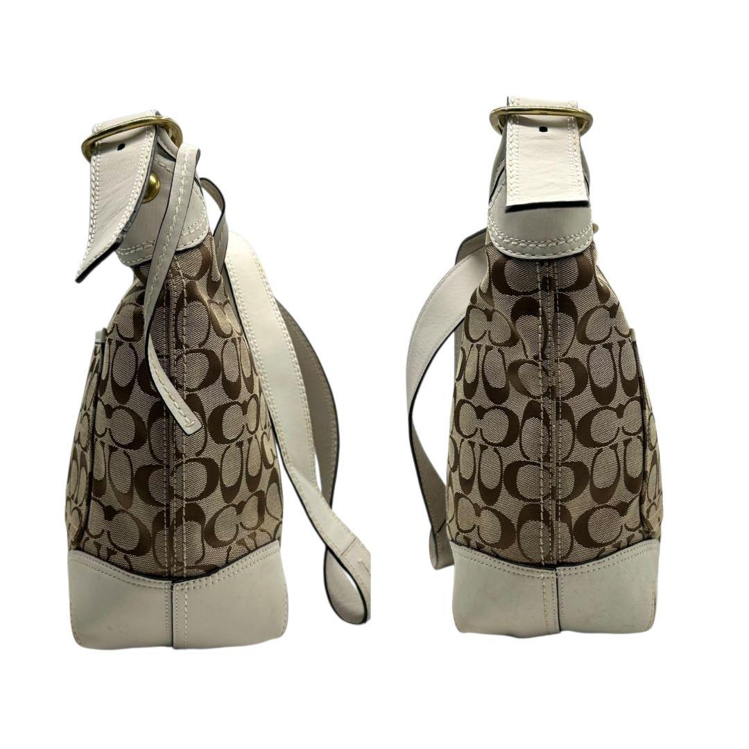 コーチ ショルダーバッグ 茶 白 シグネチャー ホーボー ワンショル s96 12390 自立可 斜め掛け可 ブラウン ホワイト ゴールド金具 ロゴプレート レザー 本革 COACH