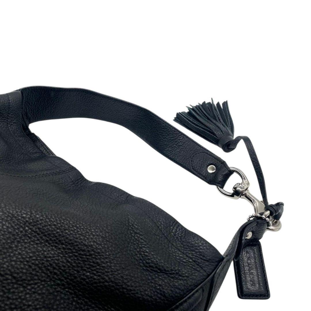 美品 コーチ ハンドバッグ 黒 ワンショルダー レザー 本革 アベリー トートバッグ A4収納 ロゴタグ ロゴプレート シルバー金具 肩掛け可 肩かけ可 COACH A1480-F23309 スモール ホーボー s96 ブラック 上品 高級感