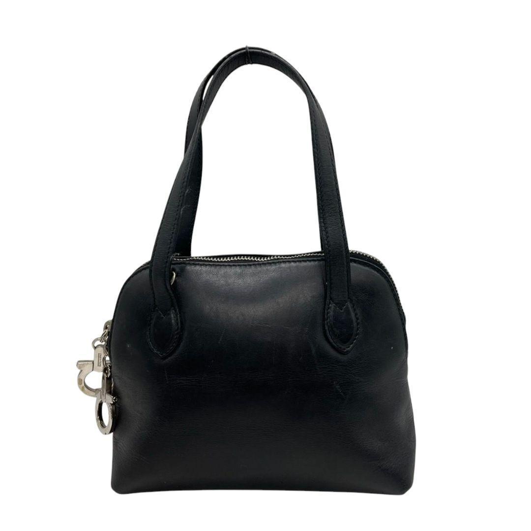 美品 フェラガモ ハンドバッグ 2way 黒 ガンチーニ チャーム付き レザー 本革 ショルダーバッグ 斜め掛け可 自立可 シルバー金具 Salvatore Ferragamo ブラック E6 6664