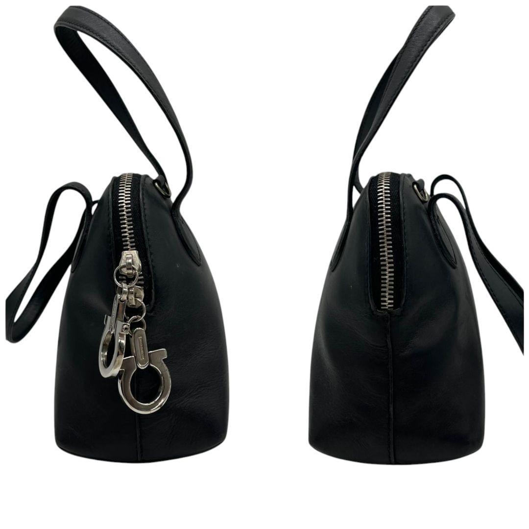 美品 フェラガモ ハンドバッグ 2way 黒 ガンチーニ チャーム付き レザー 本革 ショルダーバッグ 斜め掛け可 自立可 シルバー金具 Salvatore Ferragamo ブラック E6 6664