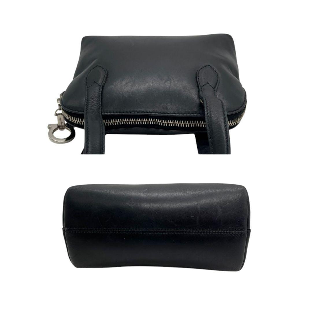 美品 フェラガモ ハンドバッグ 2way 黒 ガンチーニ チャーム付き レザー 本革 ショルダーバッグ 斜め掛け可 自立可 シルバー金具 Salvatore Ferragamo ブラック E6 6664