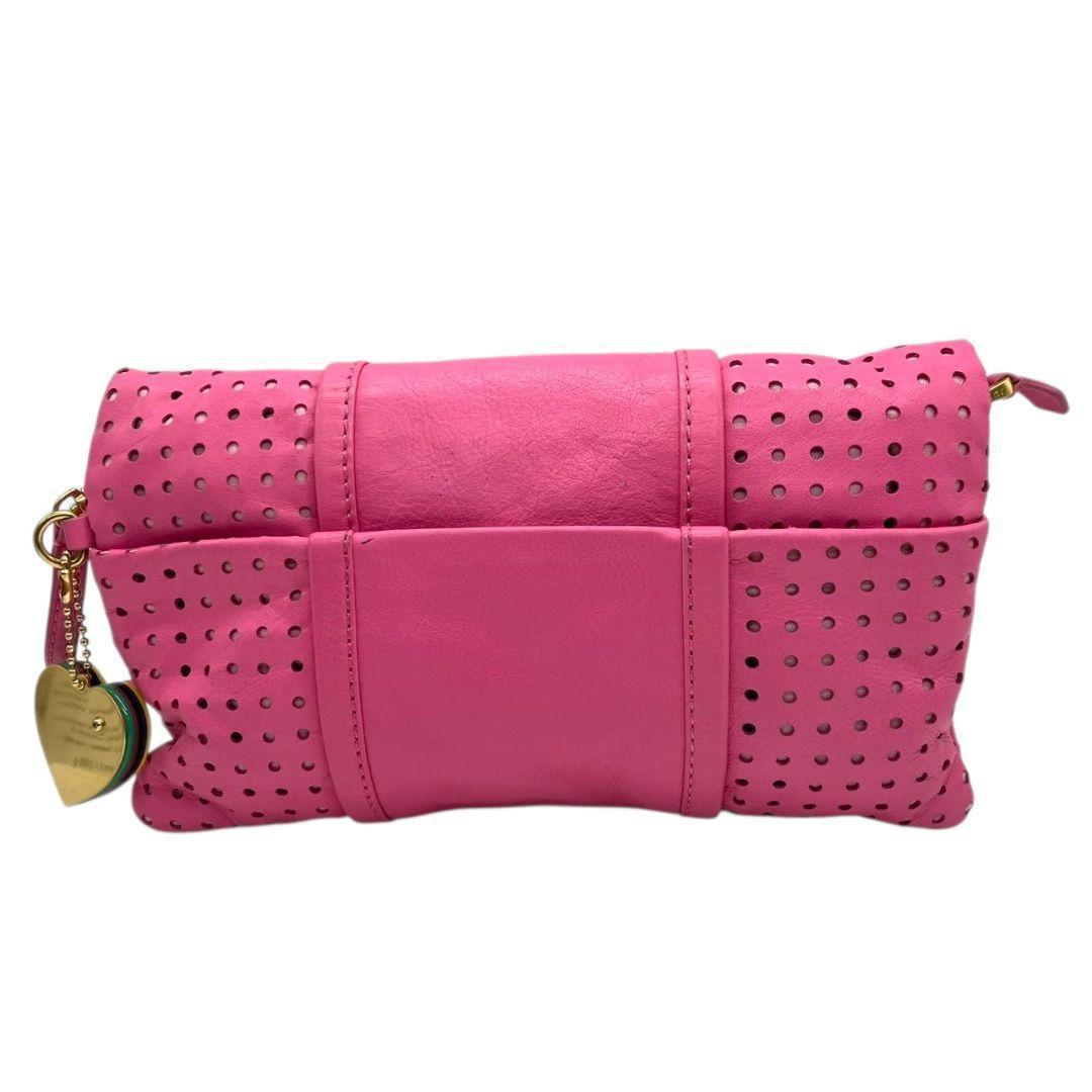 ジューシークチュール ショルダーバッグ ピンク パンチング レザー U1 本革 斜め掛け可 JUICY COUTURE ロゴプレート ロゴチャーム ゴールド金具 オシャレ