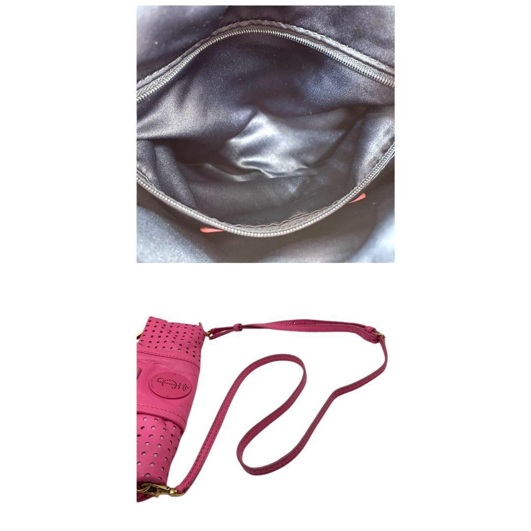 ジューシークチュール ショルダーバッグ ピンク パンチング レザー U1 本革 斜め掛け可 JUICY COUTURE ロゴプレート ロゴチャーム ゴールド金具 オシャレ