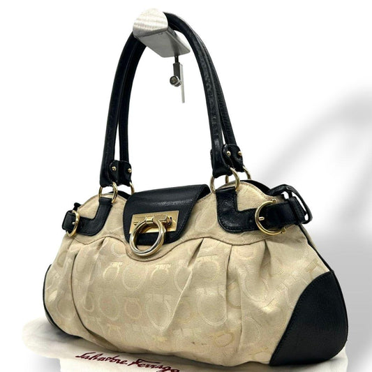 フェラガモ Salvatore Ferragamo ハンドバッグ ガンチーニ ベージュ×黒 キャンバス レザー ワンショルダー トートバッグ 肩掛け可 ゴールド金具 AU-21/6326　s49