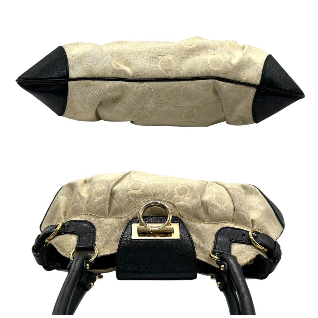フェラガモ Salvatore Ferragamo ハンドバッグ ガンチーニ ベージュ×黒 キャンバス レザー ワンショルダー トートバッグ 肩掛け可 ゴールド金具 AU-21/6326　s49