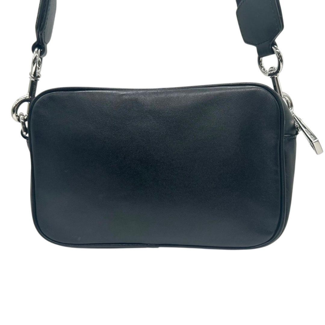 美品 マークジェイコブス MARC JACOBS ショルダーバッグ ロゴ ブラック 黒 レザー 本革 斜め掛け可 シルバー金具 ロゴプレート ブランドロゴ E6