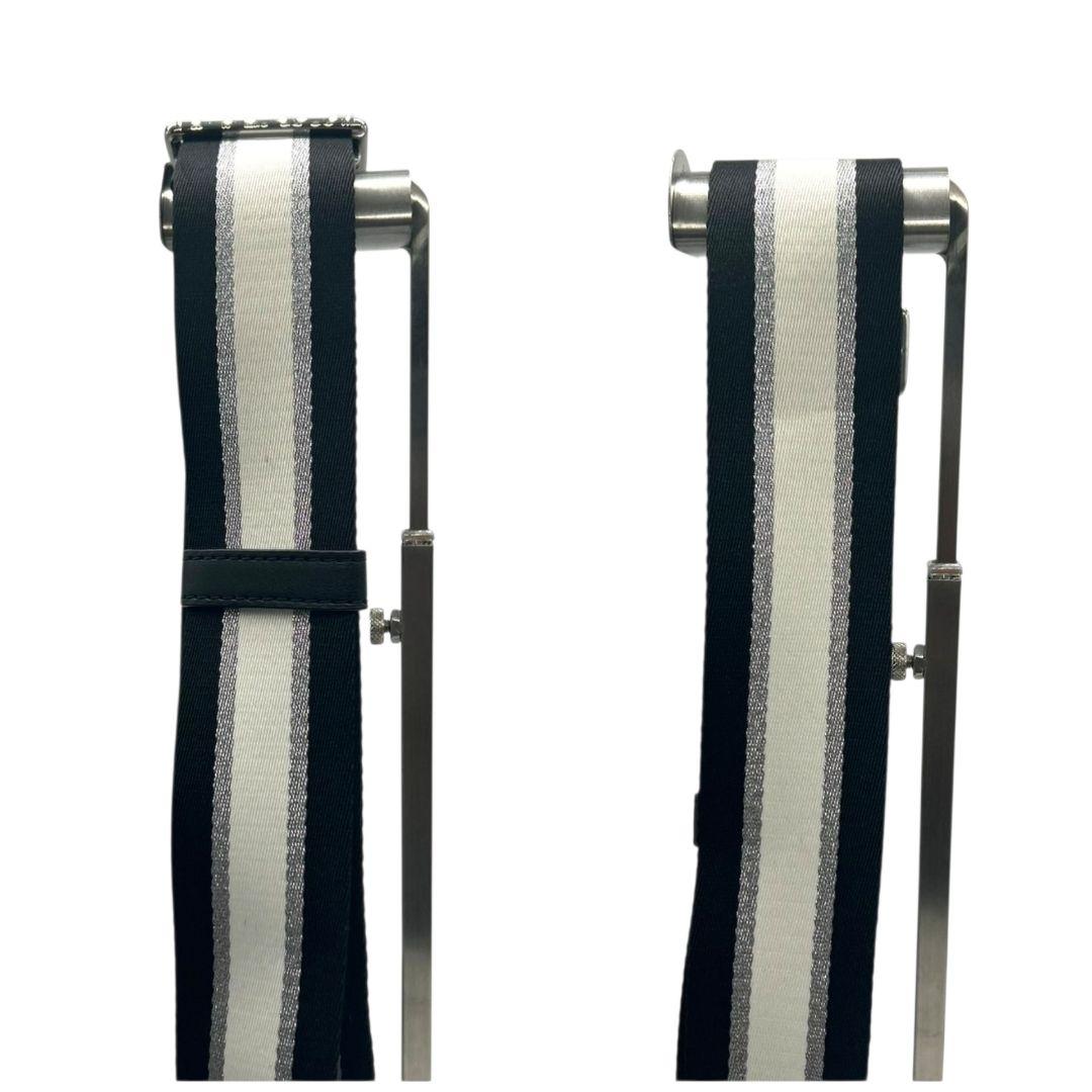 美品 マークジェイコブス MARC JACOBS ショルダーバッグ ロゴ ブラック 黒 レザー 本革 斜め掛け可 シルバー金具 ロゴプレート ブランドロゴ E6