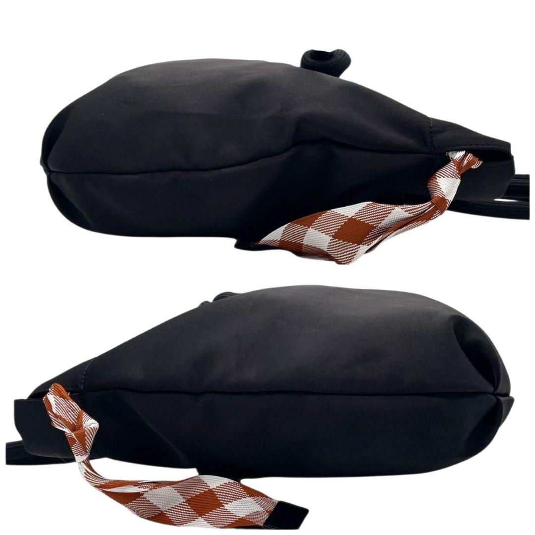 シーバイクロエ トートバッグ 黒 ロゴ チャーム キャンバス ワンショルダー u17 A4収納 ハンドバッグ 肩掛け可 肩かけ可 ブラック ゴールド金具 スカーフ レザー SeeByChloe