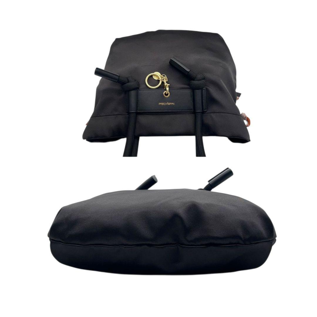 シーバイクロエ トートバッグ 黒 ロゴ チャーム キャンバス ワンショルダー u17 A4収納 ハンドバッグ 肩掛け可 肩かけ可 ブラック ゴールド金具 スカーフ レザー SeeByChloe